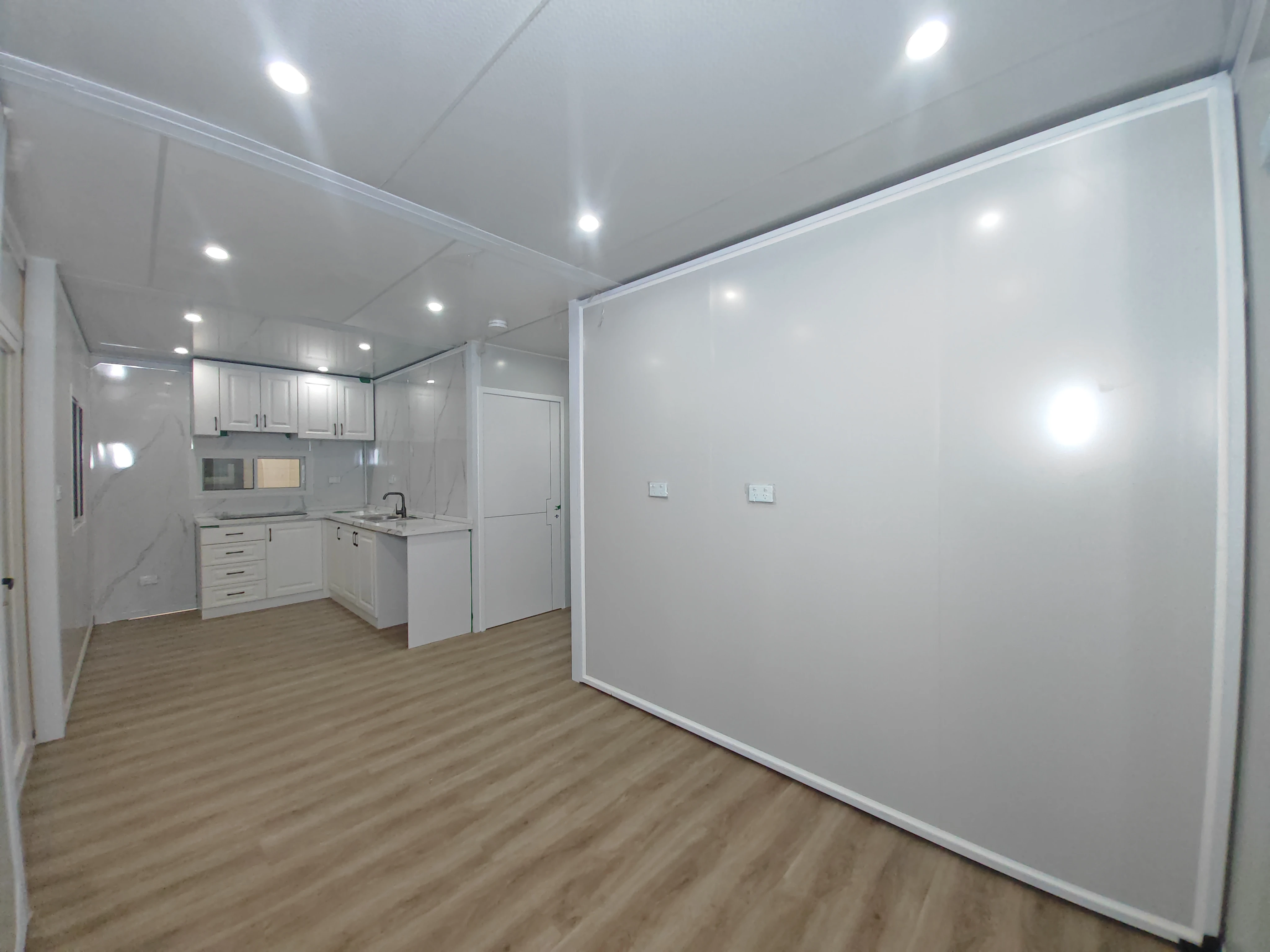 20ft Double-Wing Expandable Container House with Terrace view 