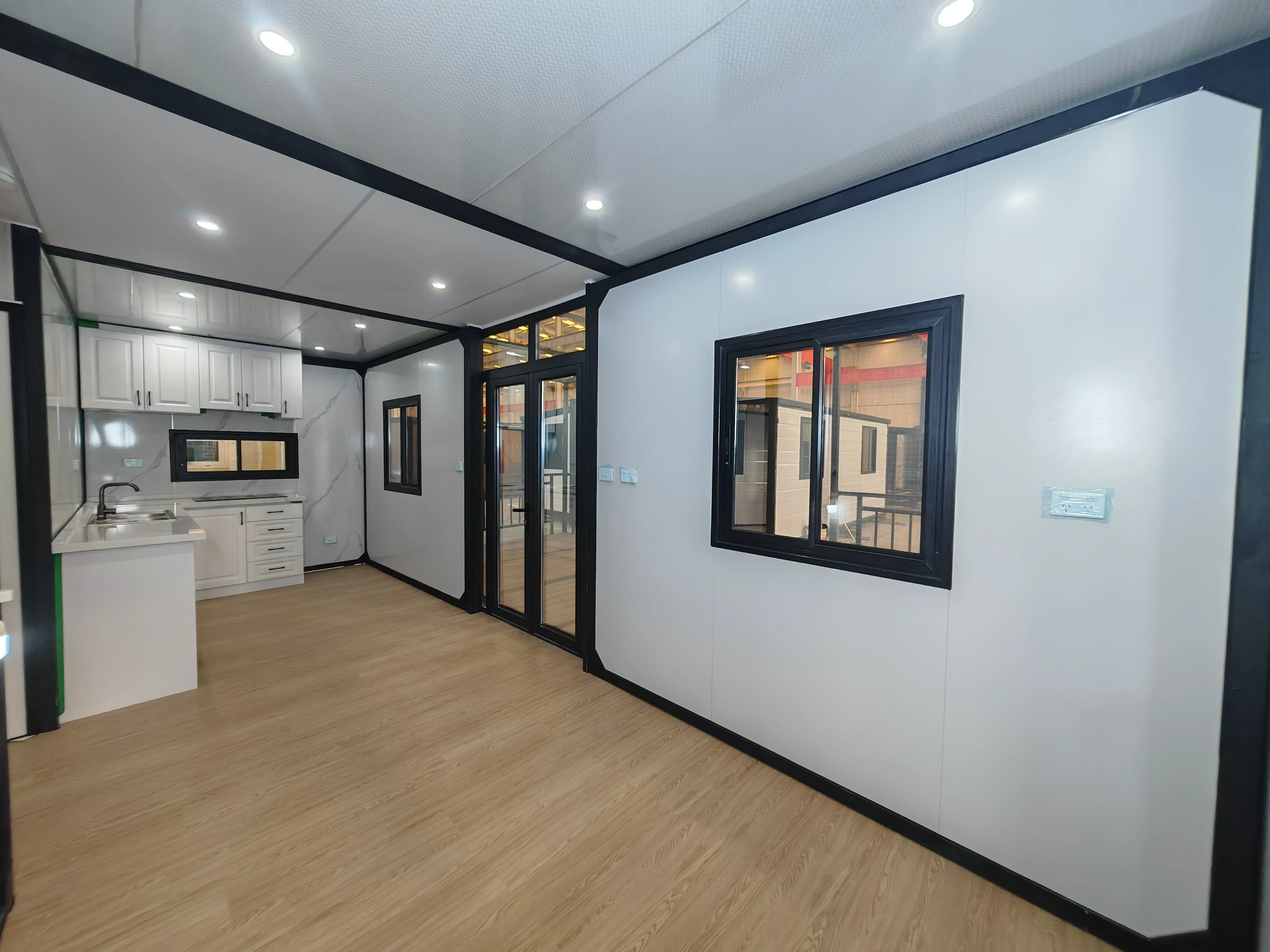 20ft Double-Wing Expandable Container House with Terrace view 