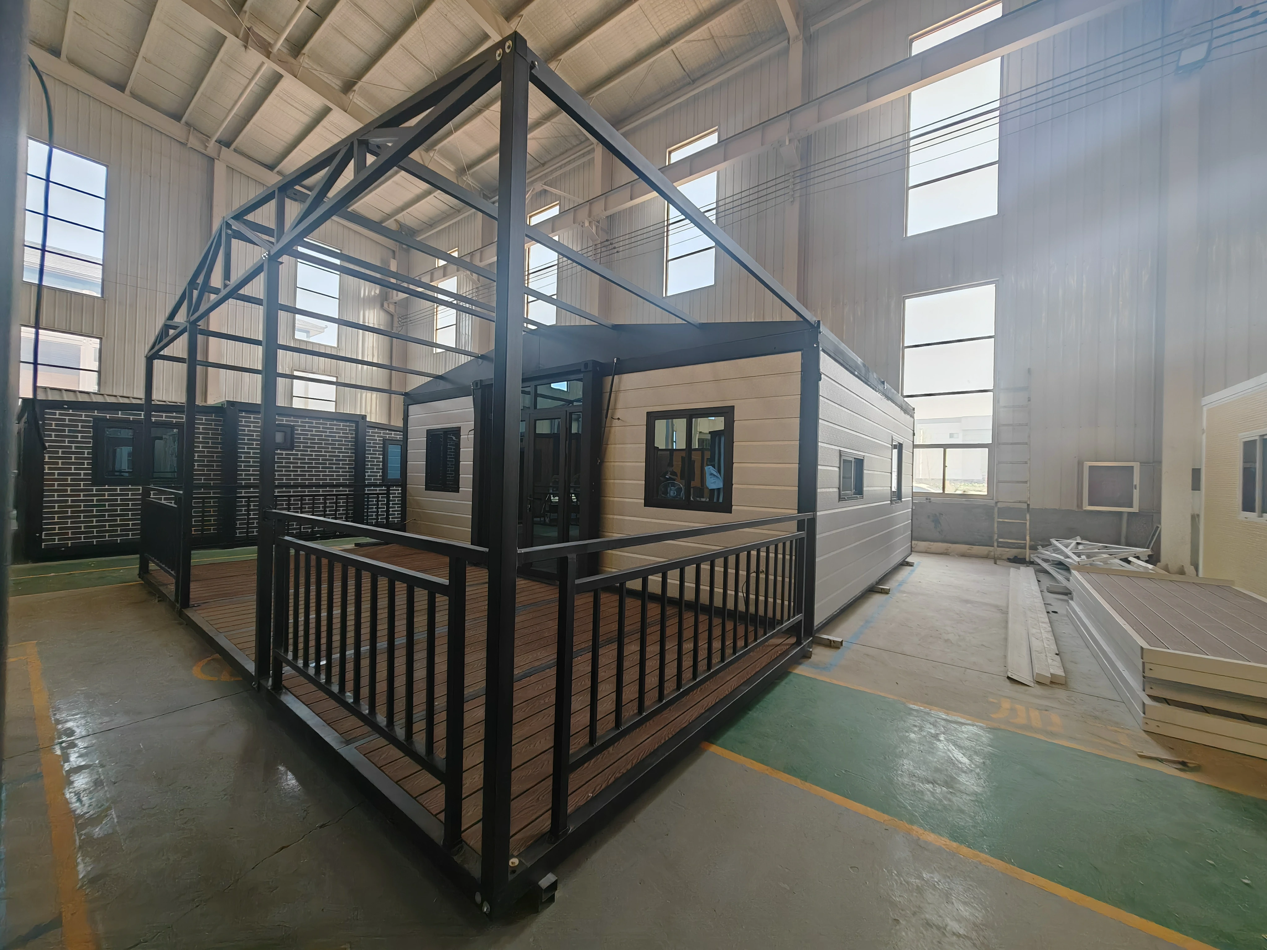 20ft Double-Wing Expandable Container House with Terrace view 