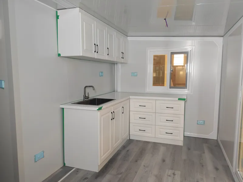 40ft Double-Wing Expandable Container House with Terrace view 